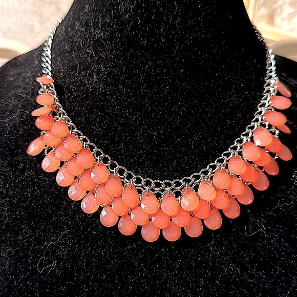 Jewelry - NWOT Pinky/coral color bib necklace with matching earrings set- hypoallergenic